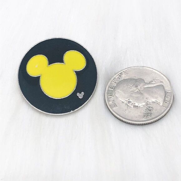 🔮 5/$25 Disney Yellow Mickey Mouse Icon Pin - Picture 2 of 3